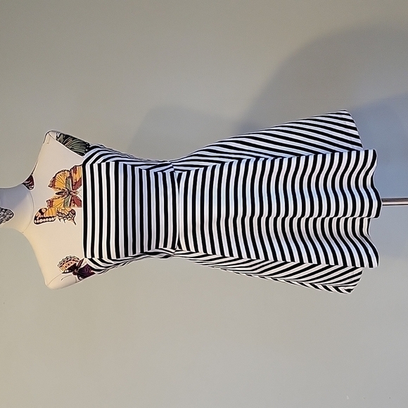 EXPRESS black and white strapless dress.  Form fitting with flared skirt. Size 4 - Picture 1 of 9